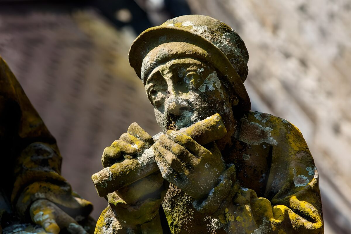 Muzikant in steen
