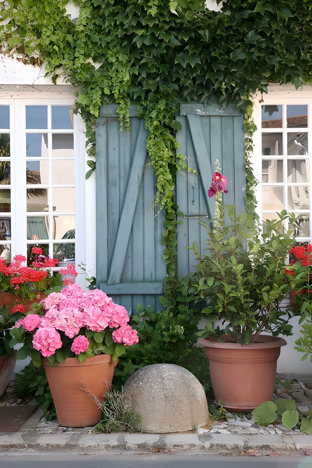Fleurige gevel met groene accenten