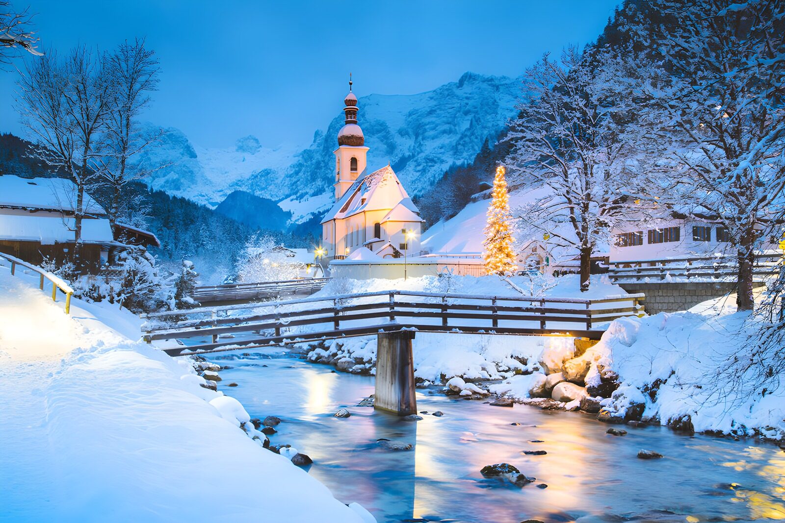 CW2704323: Sprookjesachtig winterlandschap met kerk