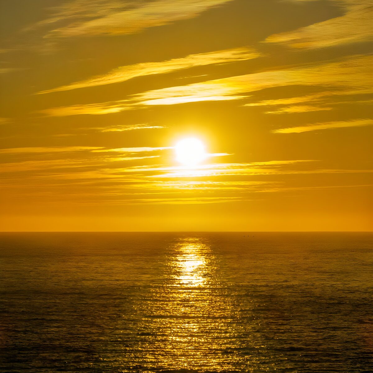 Zonsondergang boven de zee