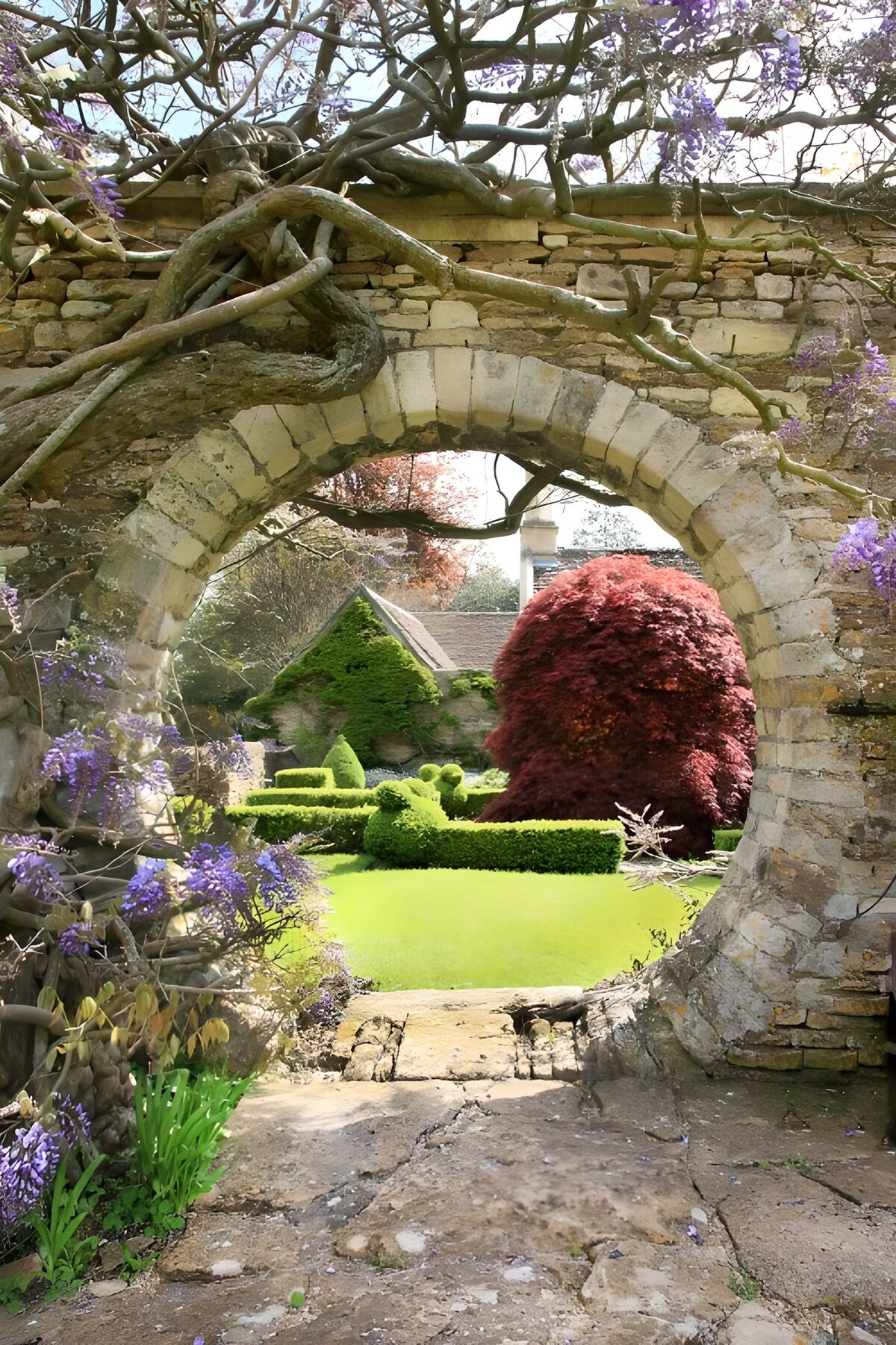 Betoverende Tuinpoort met Bloemen