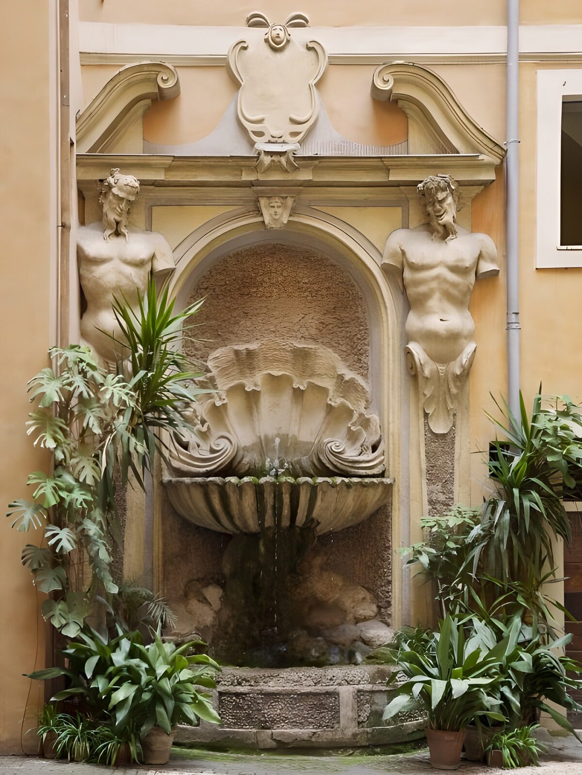 Mooie fontein met klassieke beelden