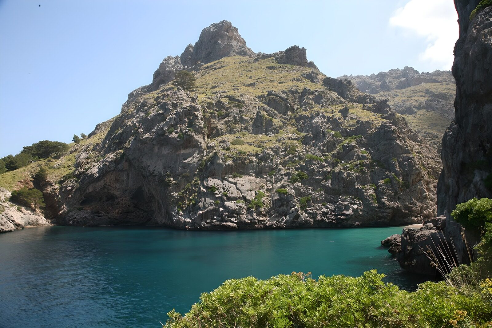 CW3967391: : Prachtig uitzicht op een baai in Mallorca