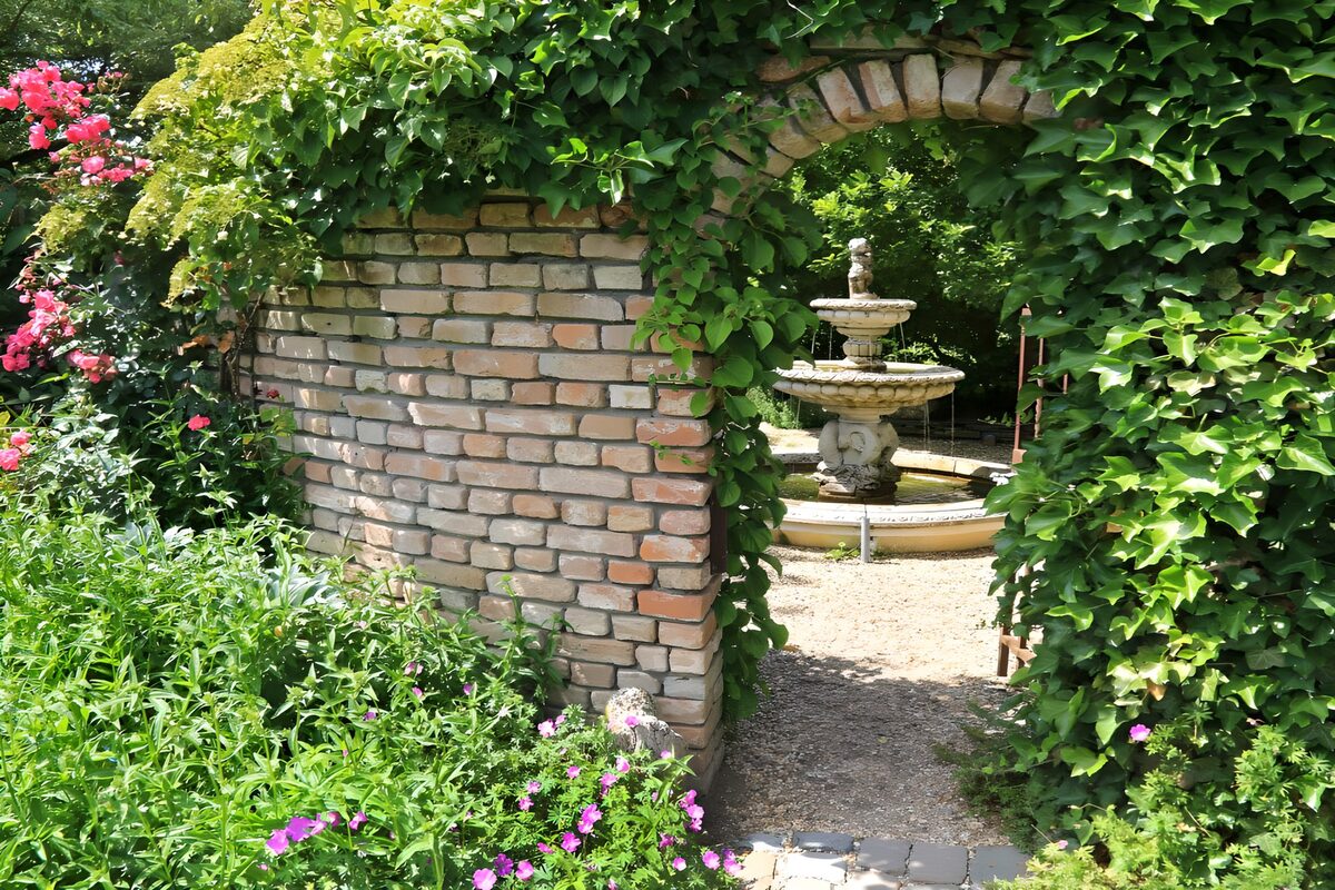 Betoverende Poort naar de Tuin