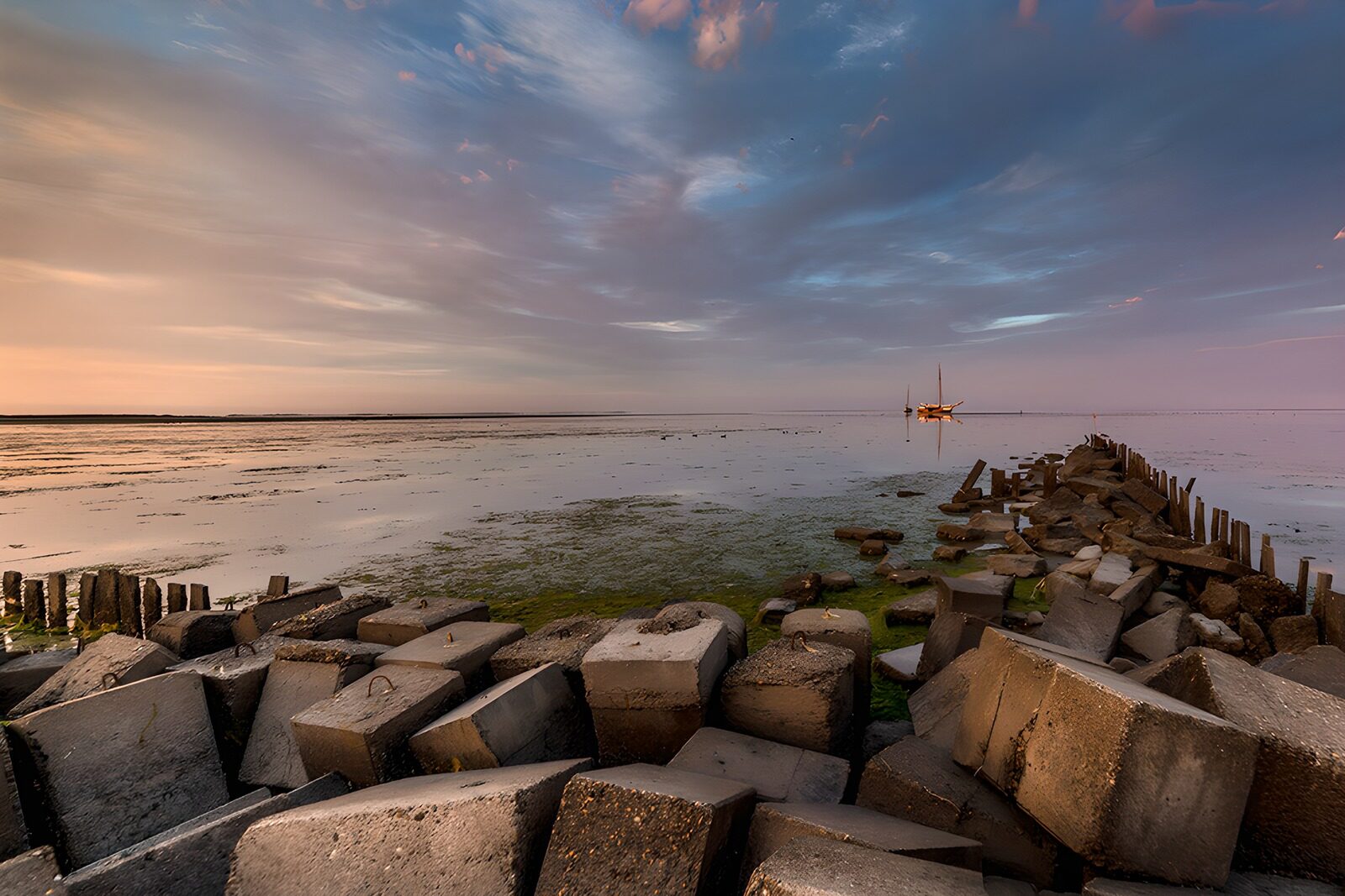 CW5202914: Rustige avond bij de zeedijk