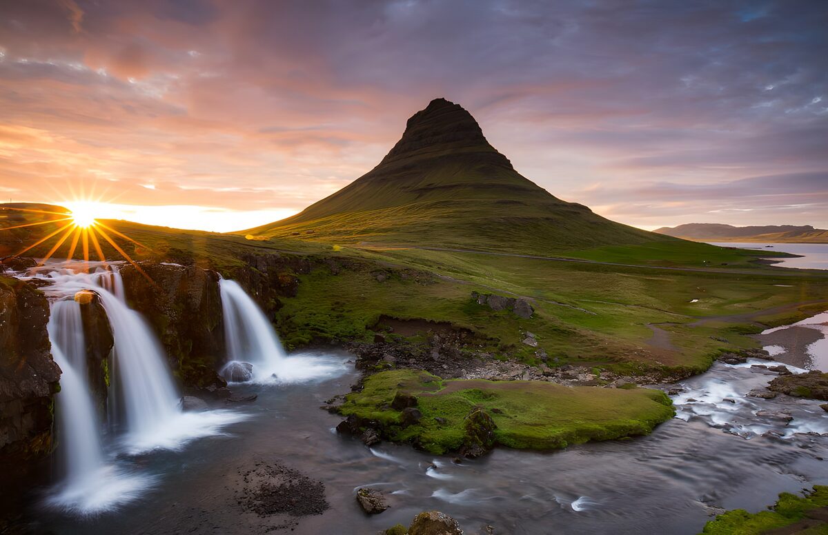 CW3830708: Magische Zonsopgang bij Kirkjufell
