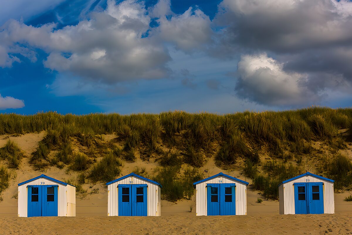 Kleurrijke strandhuisjes aan de kust