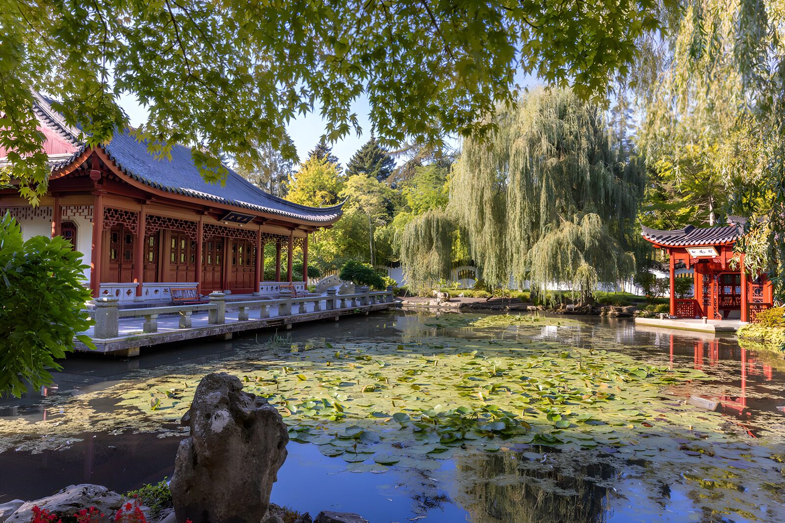 CW7469180: Rustige Chinese Tuin met Vijver
