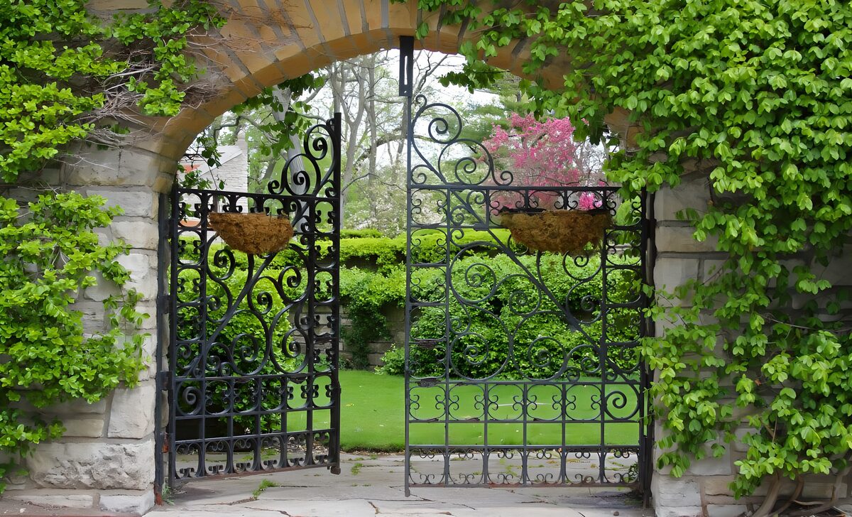 Mooie IJzeren Poort naar de Tuin