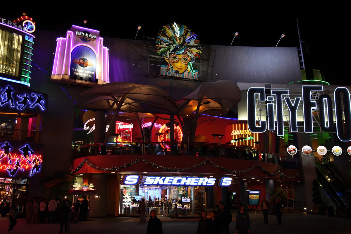 CW7055313: Nachtleven in het entertainmentdistrict