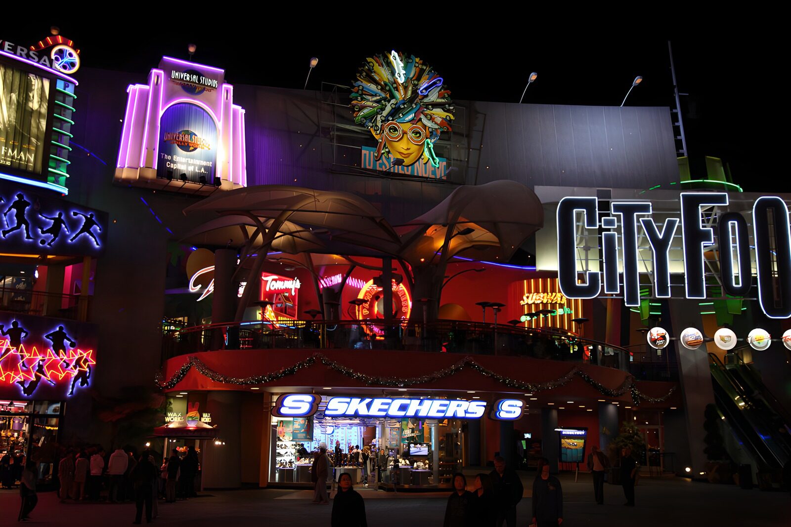 CW7055313: Nachtleven in het entertainmentdistrict