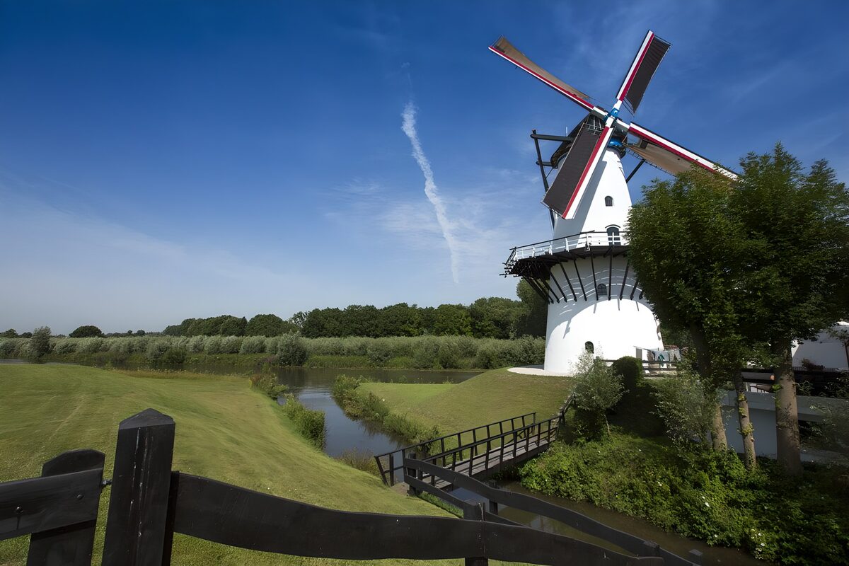 CW5339122: Traditionele Nederlandse windmolen