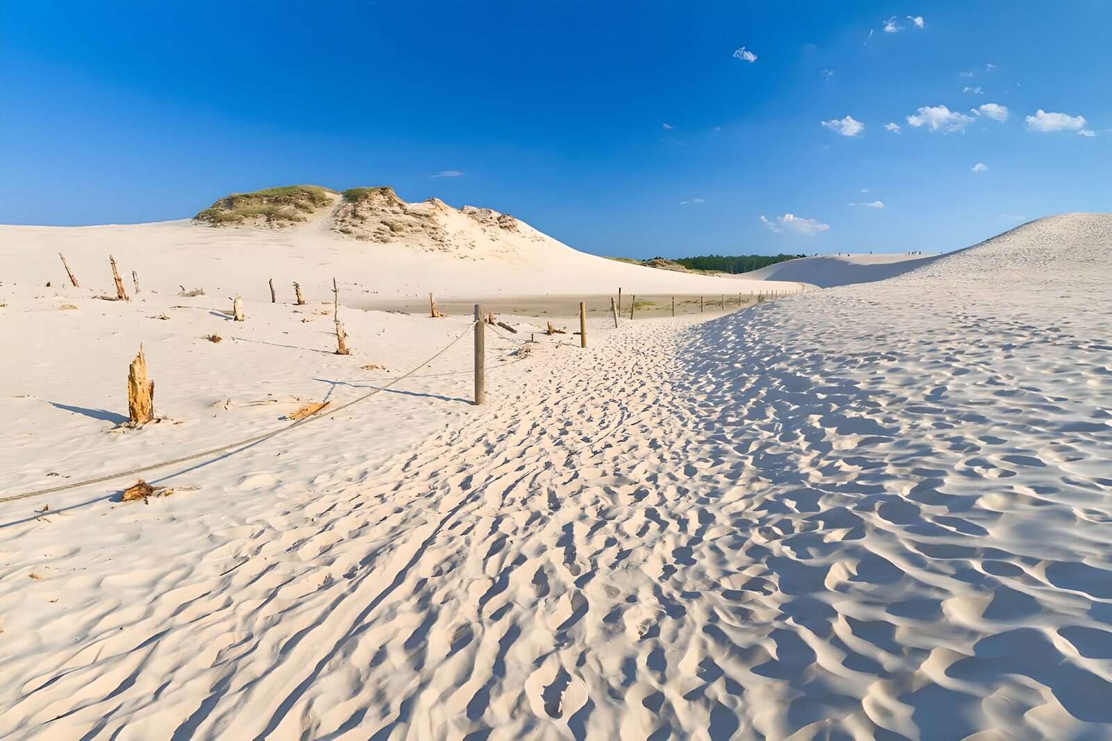 CW2987654: Zandduinen onder een heldere lucht
