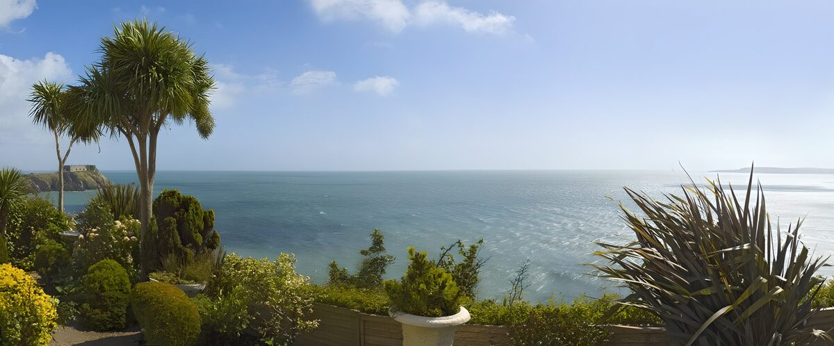 CW5781920: Uitzicht op zee met prachtige tuin