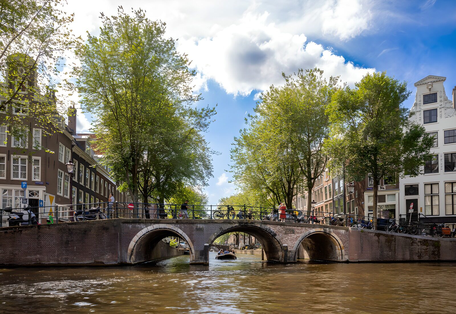 CW5652363: Brug over de Amsterdamse gracht