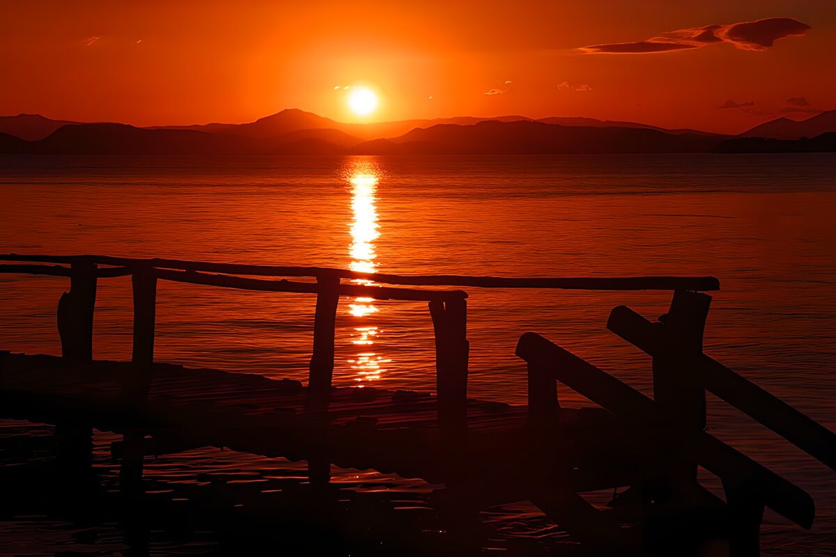 Zonsondergang boven het water