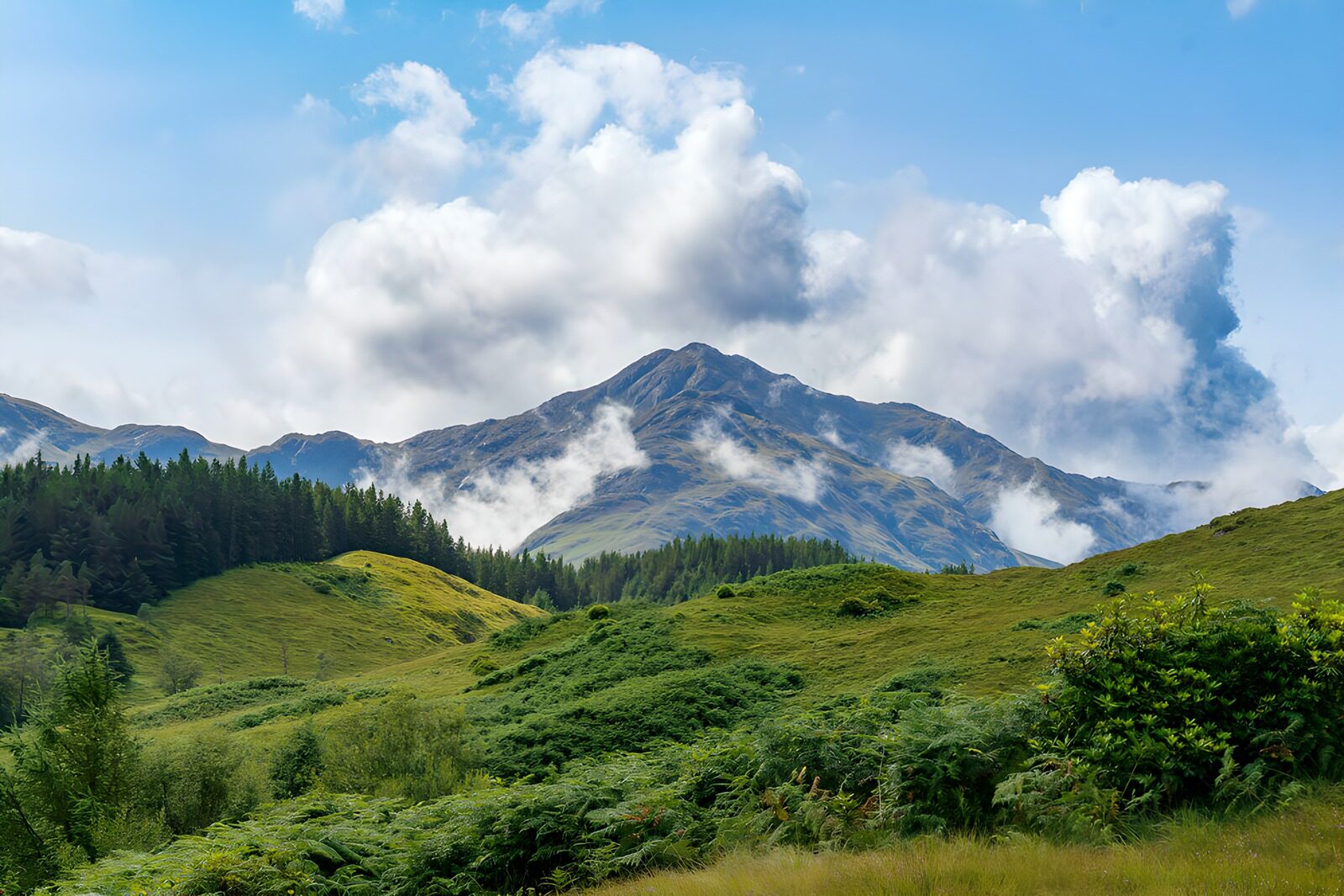CW2013716: Prachtig Berglandschap met Wolken