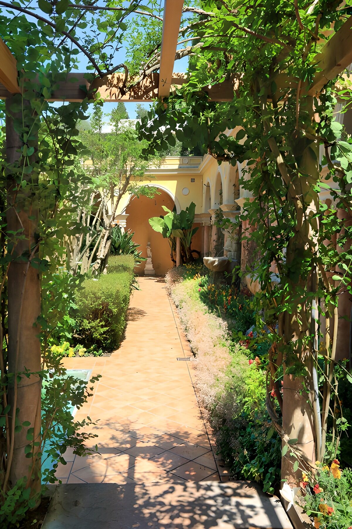 Prachtige tuin met wandelpad