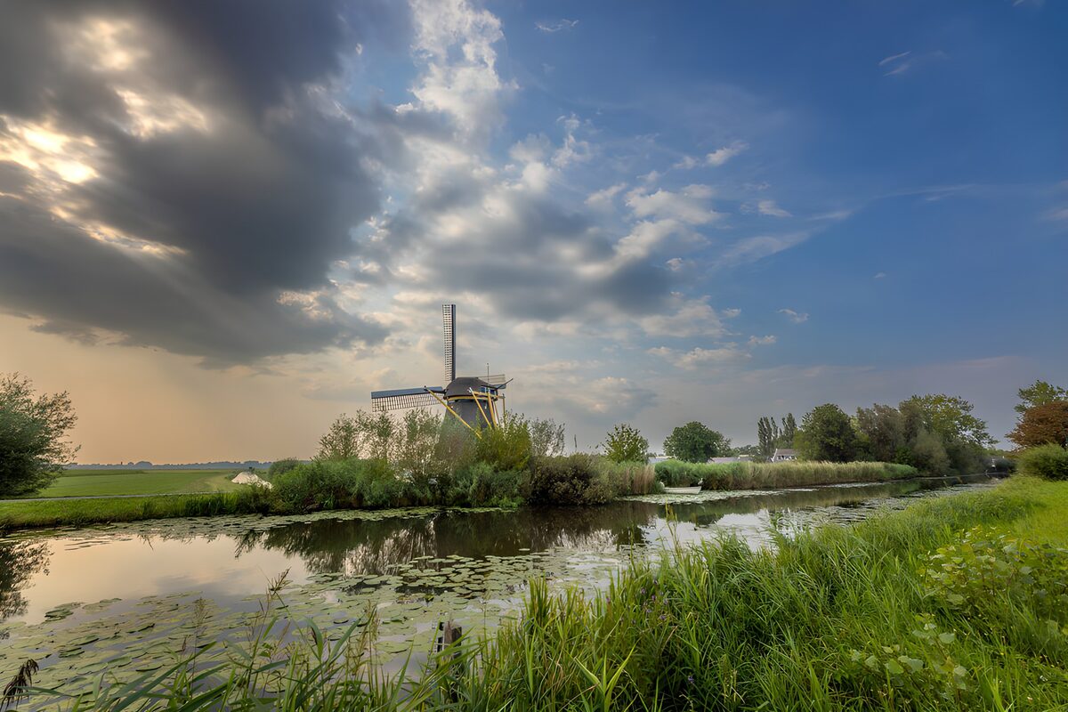 Molens en Natuur bij Zonsondergang