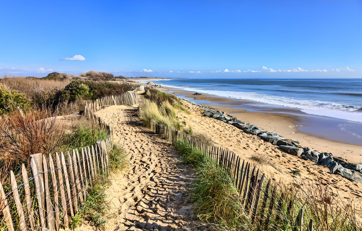 CW8863190: Zonnig pad naar het strand