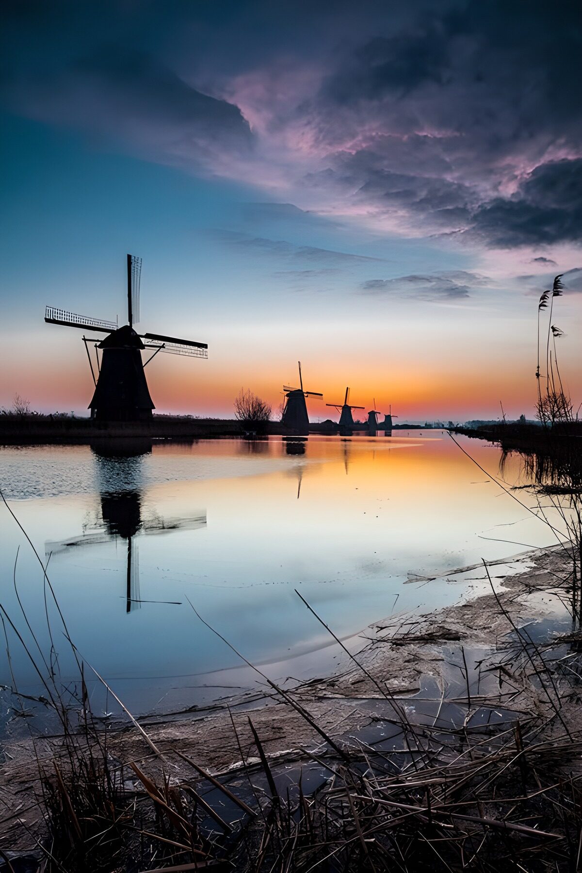 Zonsopgang boven de molens