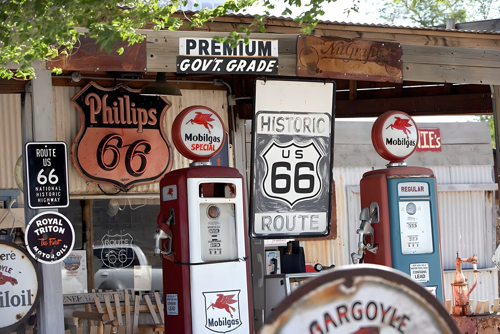 CW8554276: Vintage tankstation langs Route 66