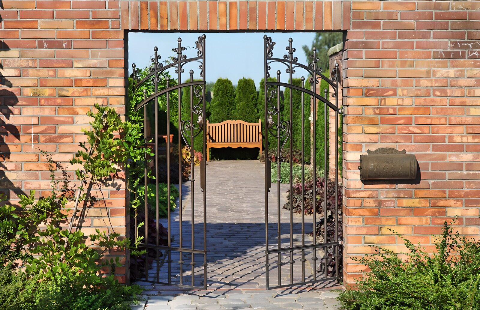 CW2548213: Sfeervolle toegang tot de tuin