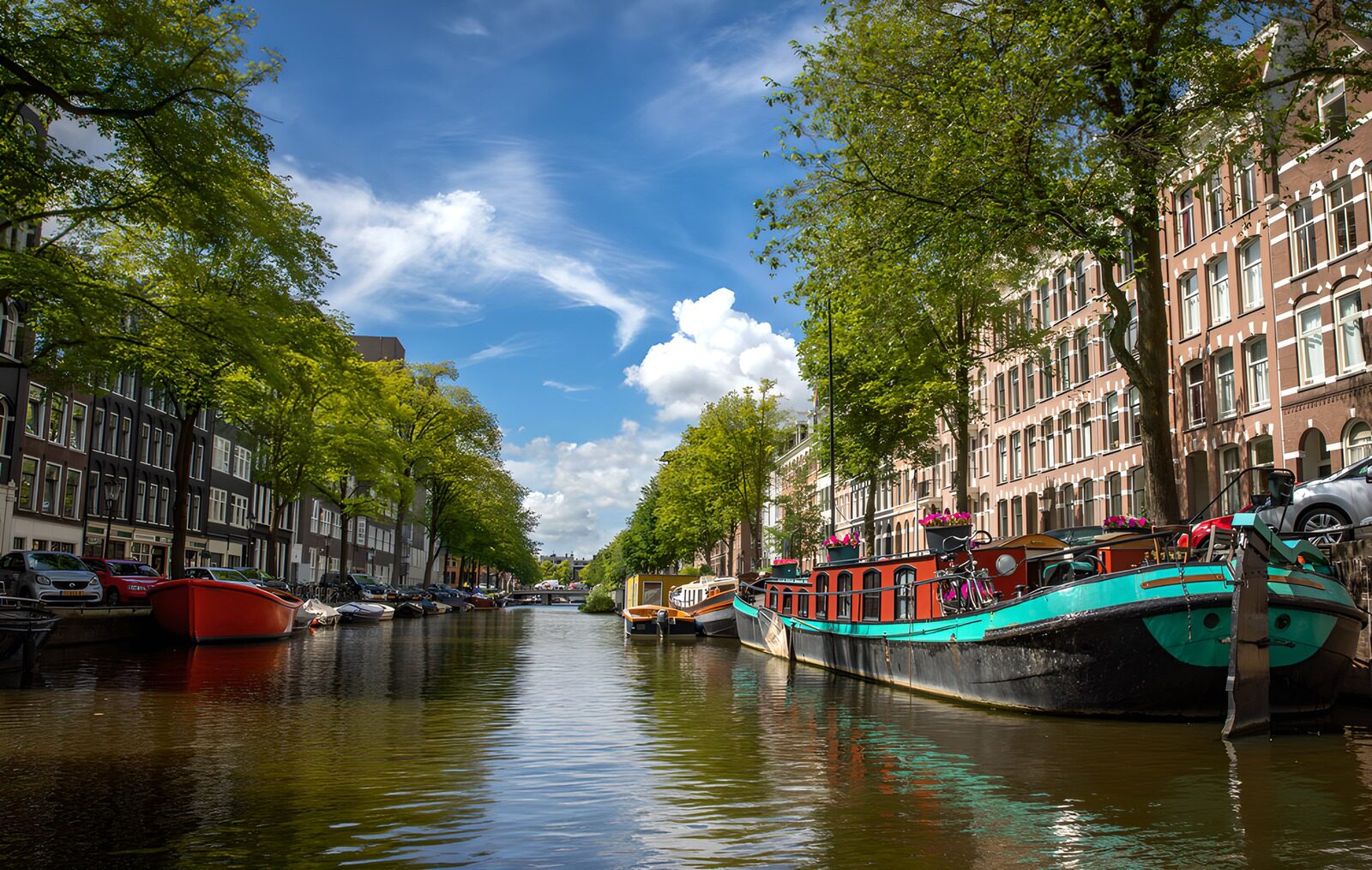 CW2843073: Amsterdamse grachten in de zon