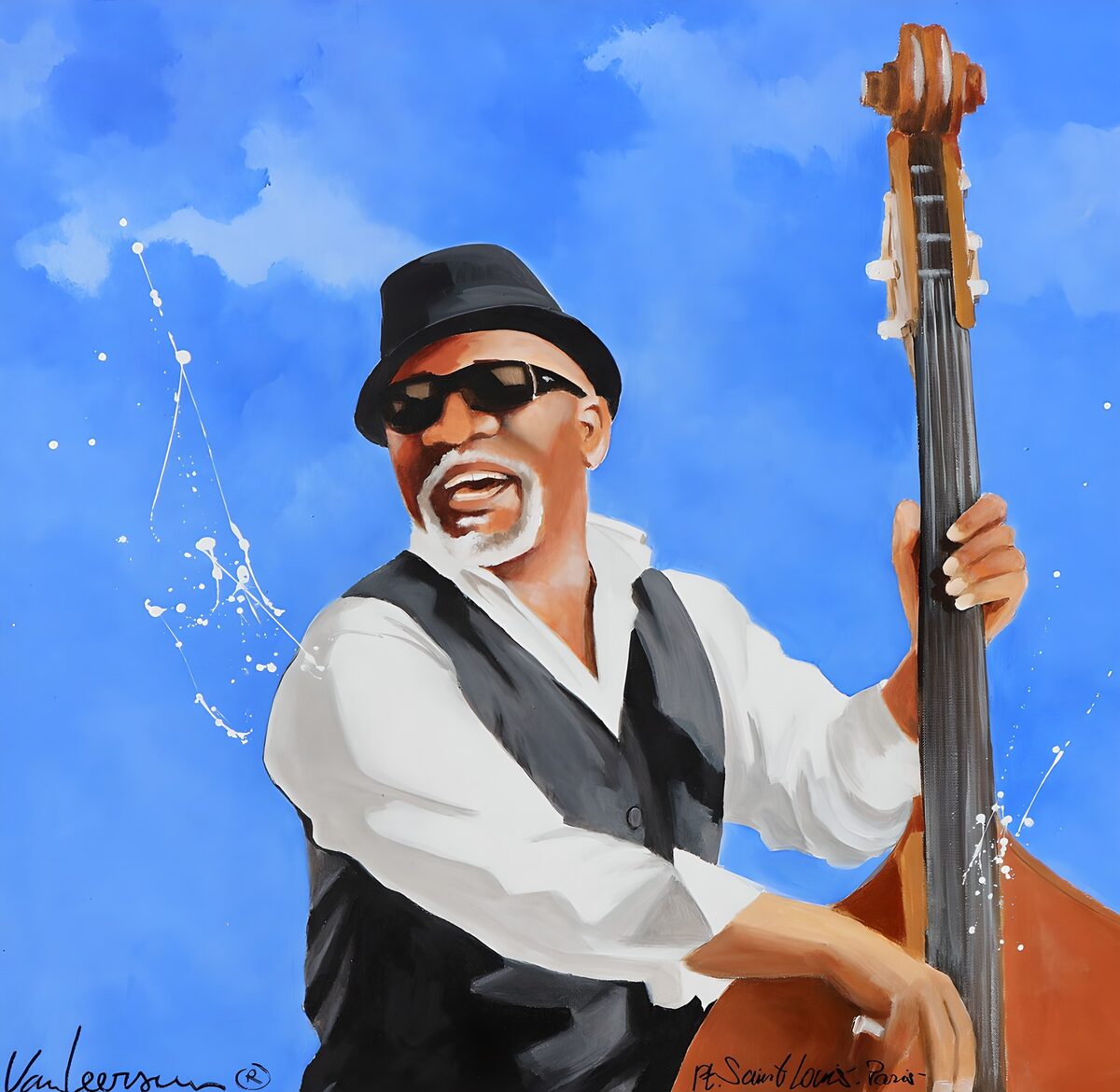 Groovende bassist onder blauwe lucht