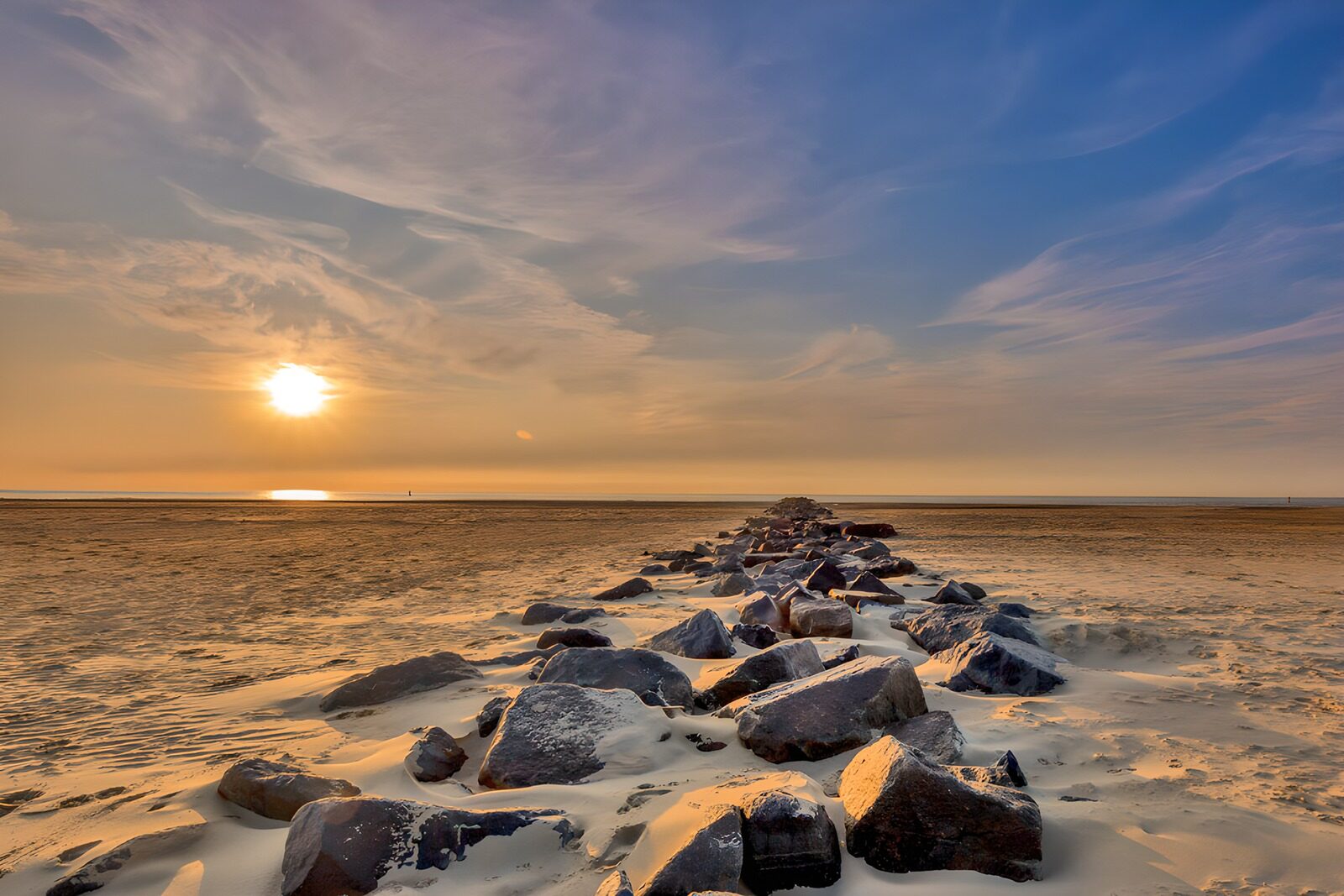 CW3310999: Zonsondergang boven het strand