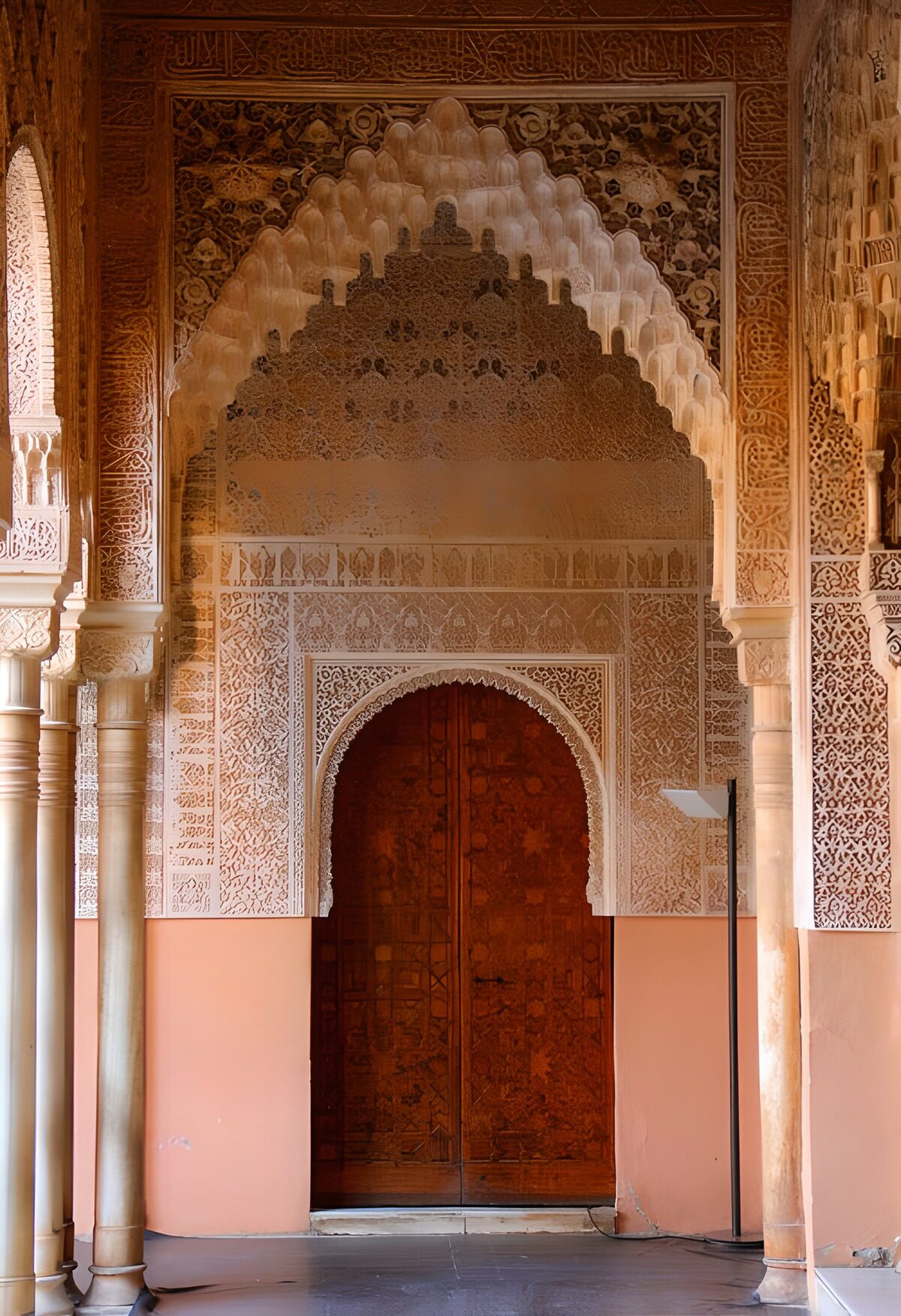 CW4971927: Prachtige boog van Alhambra in Granada