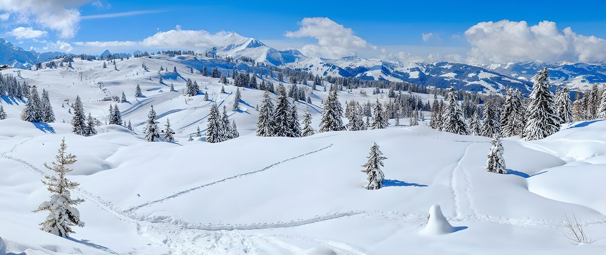 CW3084303: Winterlandschap met besneeuwde bergen
