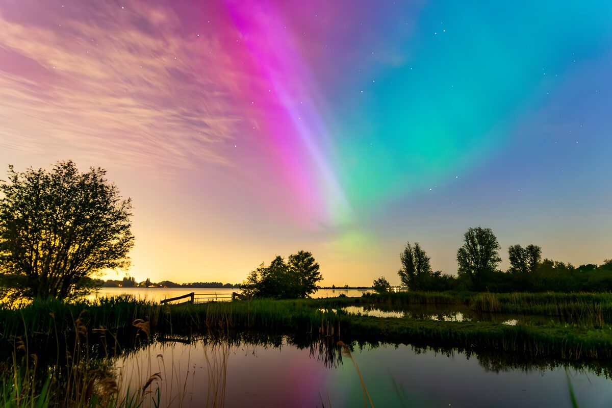 Betoverende hemel boven het water