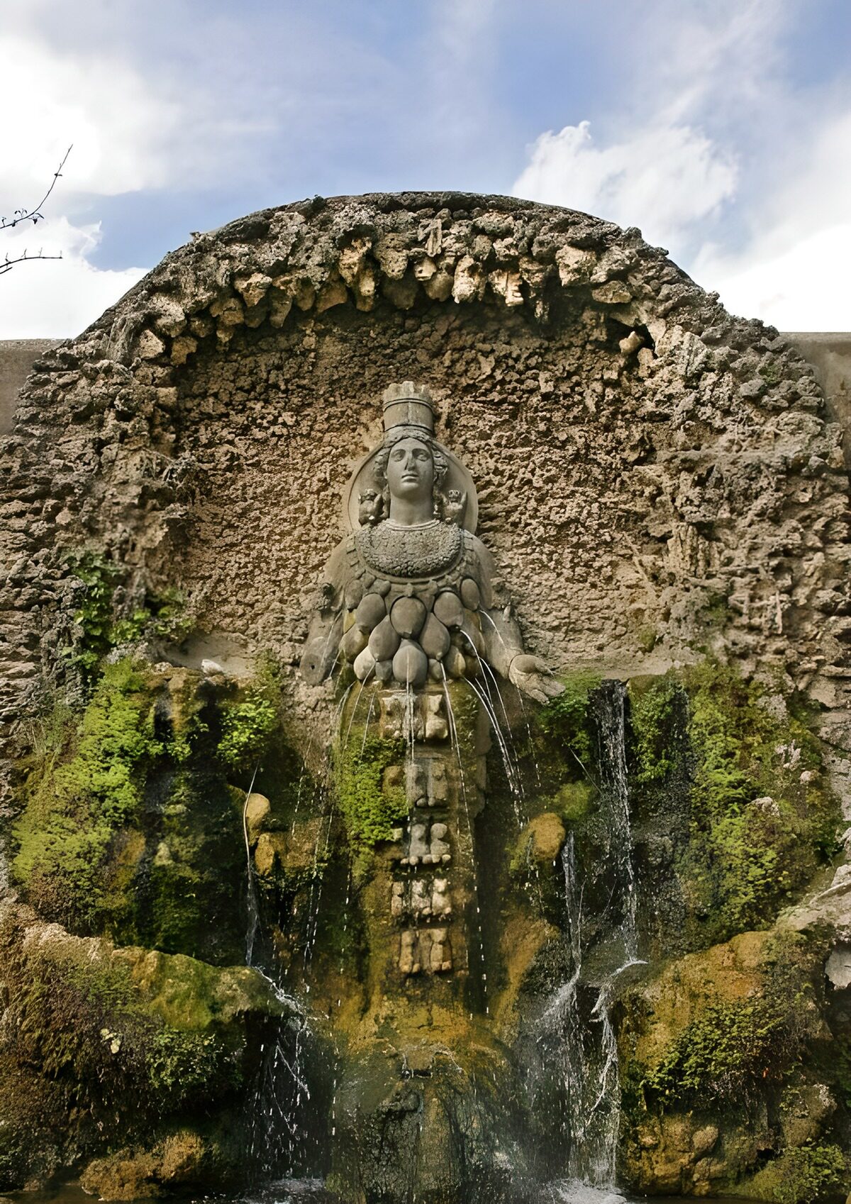 CW7119676: Fontein met sculptuur van een godin