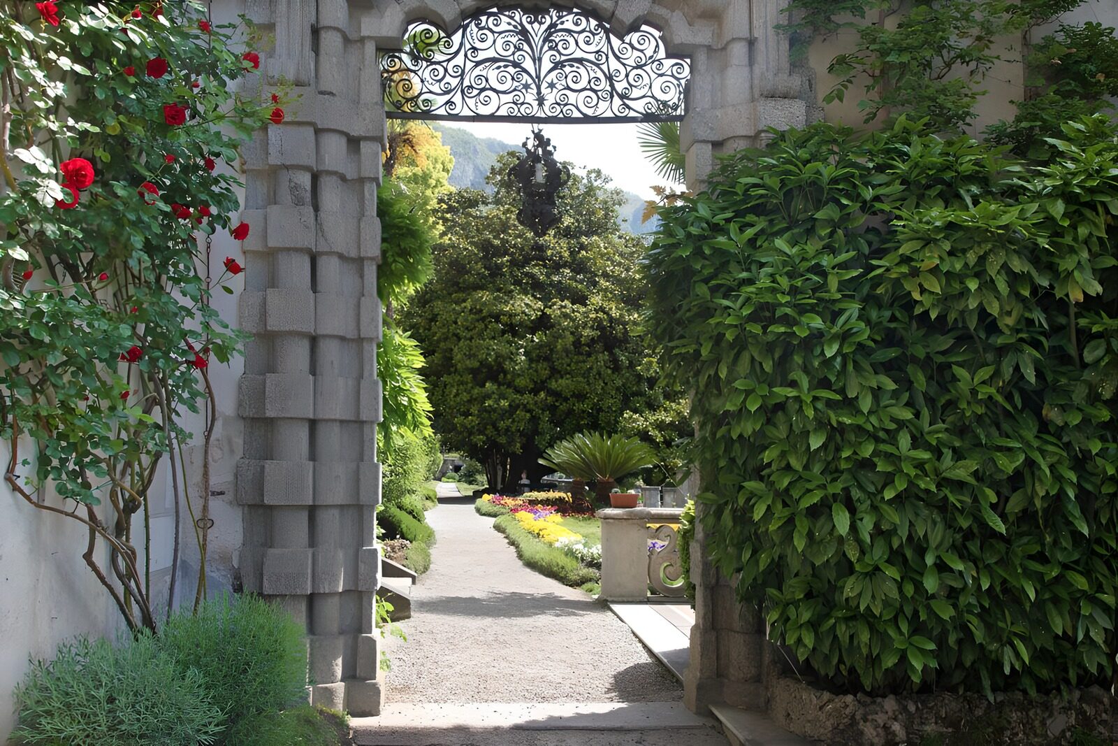 CW5464833: Poort naar een weelderige tuin