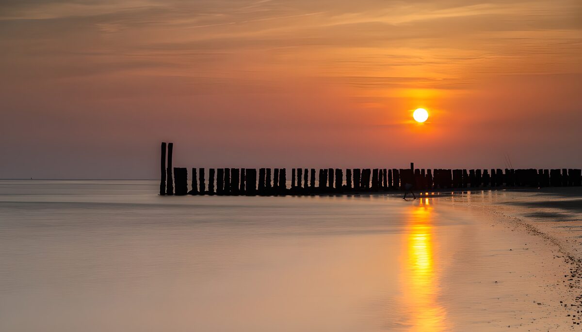 CW2280792: Zonsondergang bij de zee