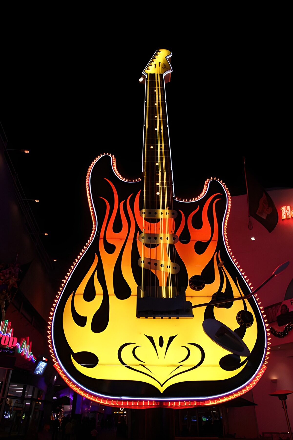 CW7506007: Vurige gitaar neonreclame