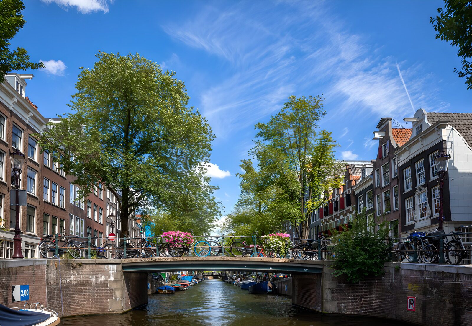 CW9884914: Pittoresk Amsterdams Kanaalzicht