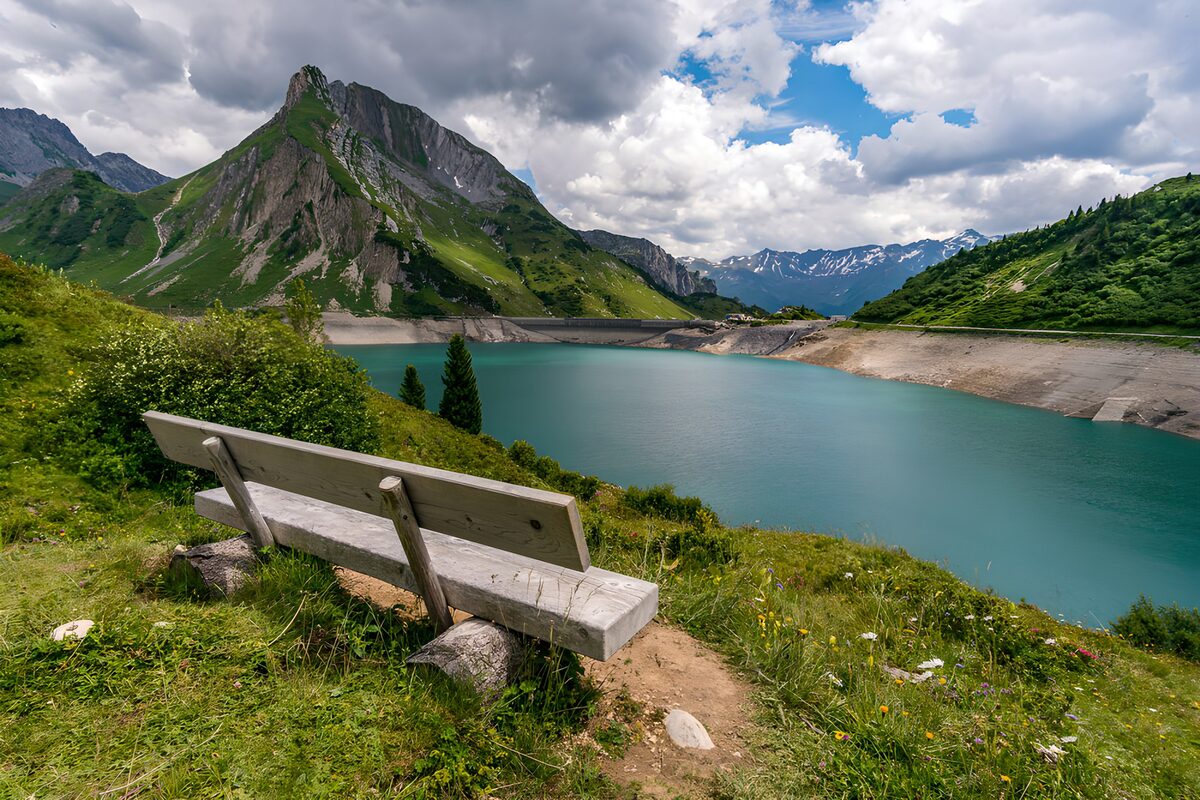 Prachtig uitzicht op bergmeer