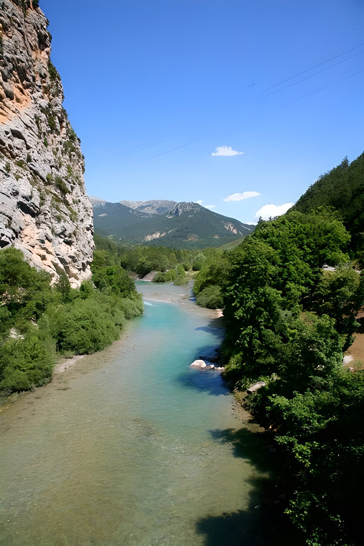 Rustgevende Berglandschap met Rivier