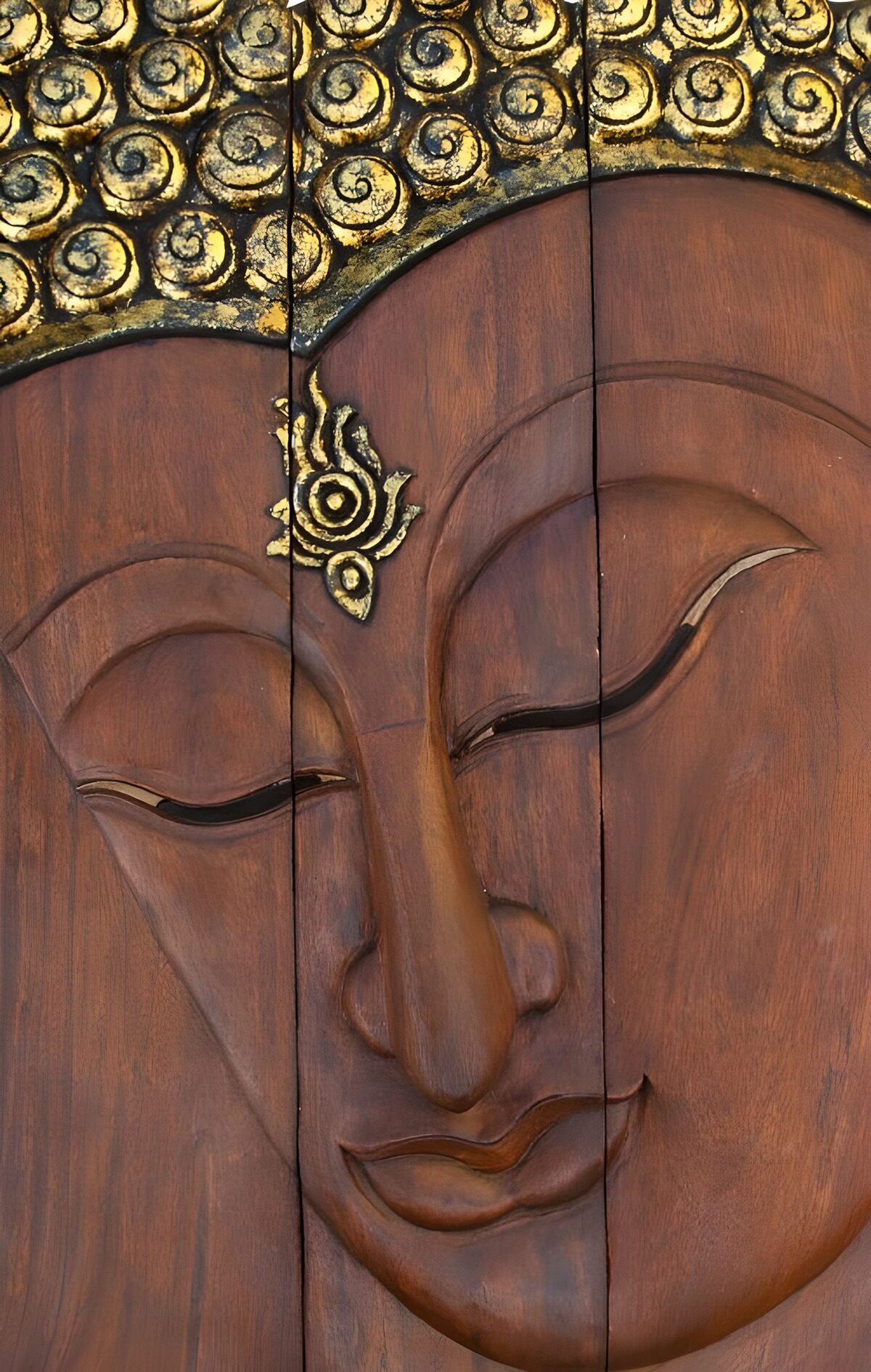CW6744369: Houten Boeddha gezicht met gouden details