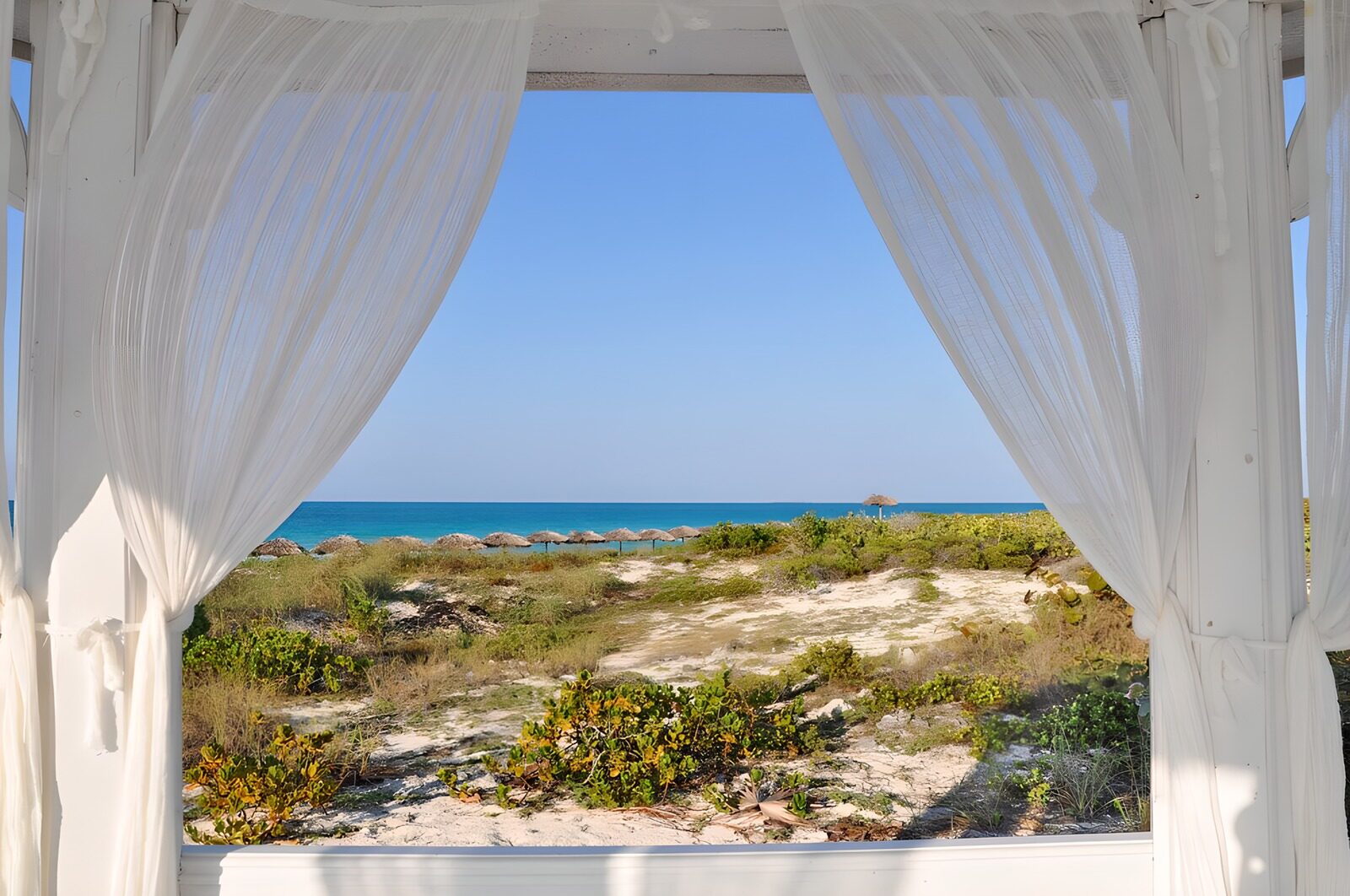 CW4825397: Uitzicht op een tropisch strand