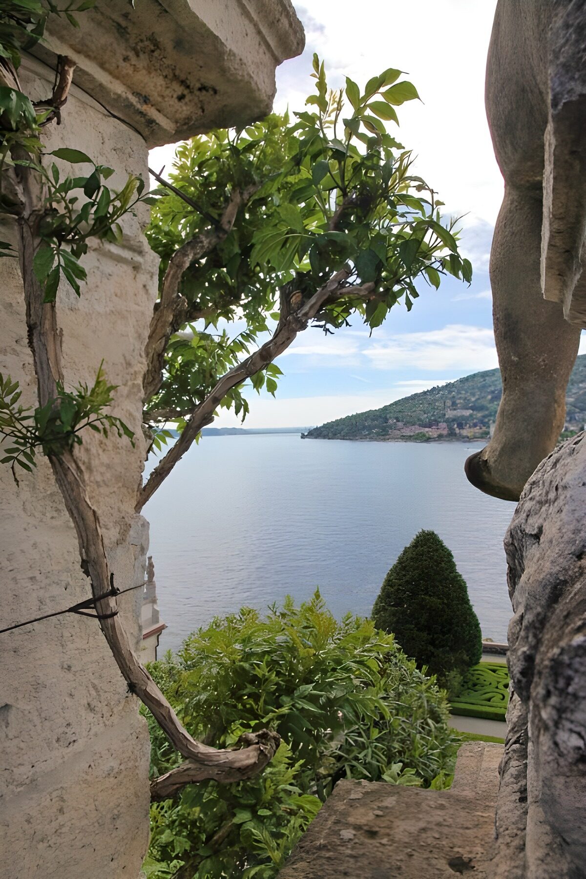 CW6065008: Uitzicht op de zee en bergen