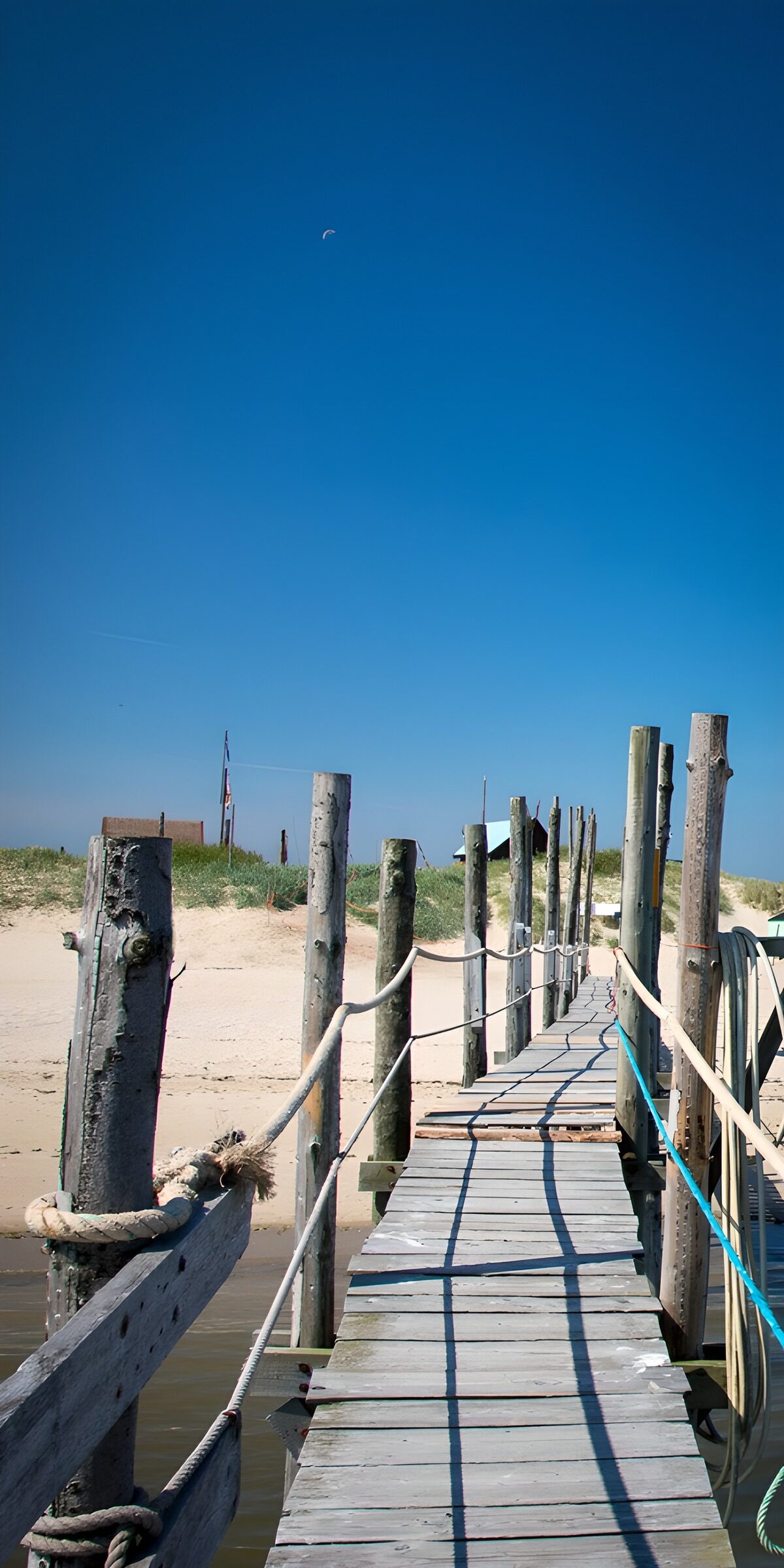 CW1998034: Houten steiger aan het strand
