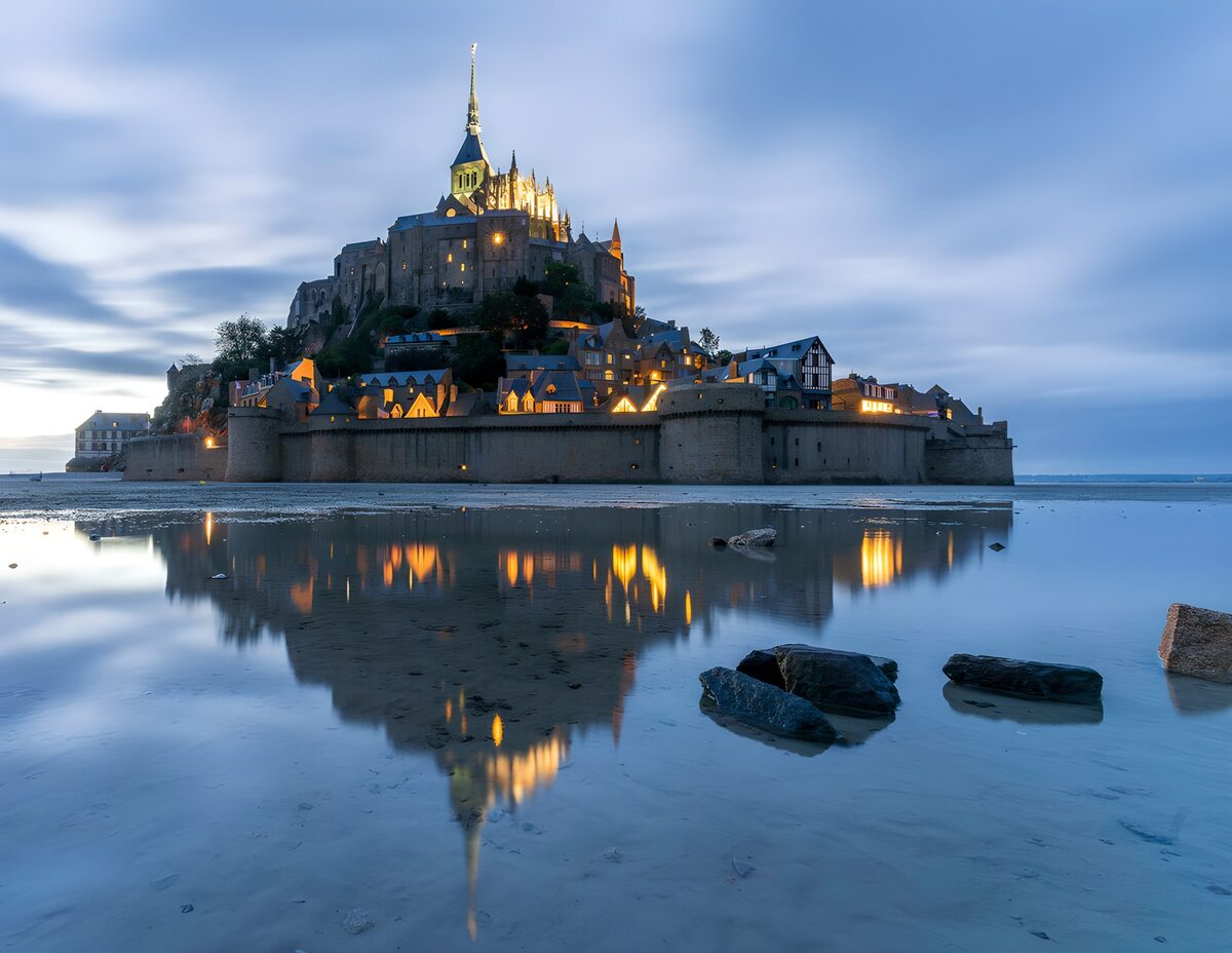 Mont Saint-Michel bij zonsopgang