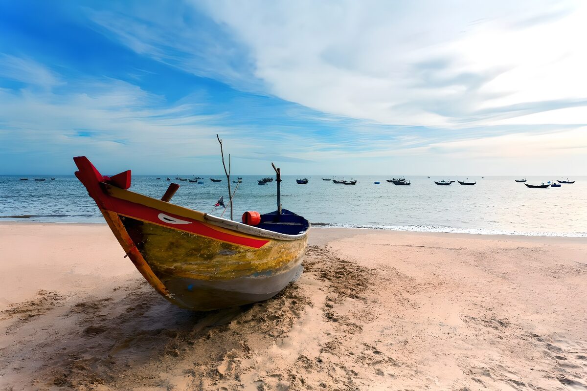 Vissersboot op het strand