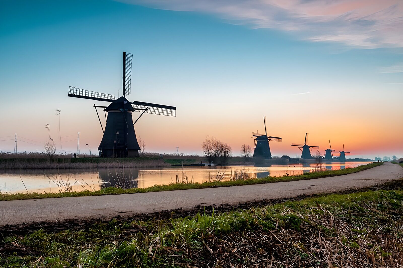 CW7596620: Molens bij zonsondergang