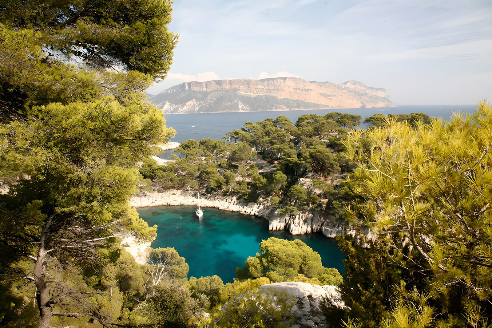 CW6849725: Prachtig uitzicht op de baai van Calanques