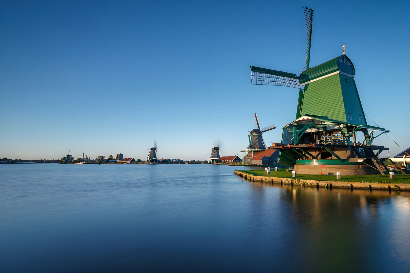 CW2574370: Molens aan het water