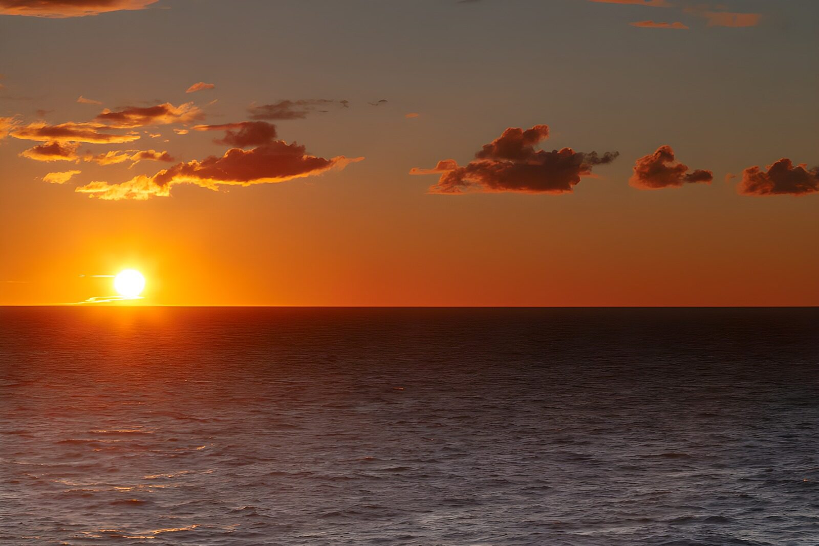 CW8379904: Prachtige zonsondergang boven de oceaan